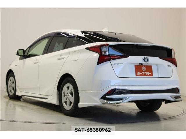 Toyota PRIUS 2019-10 7359361-10