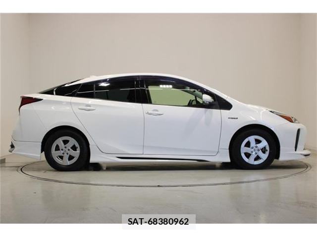 Toyota PRIUS 2019-10 7359361-13