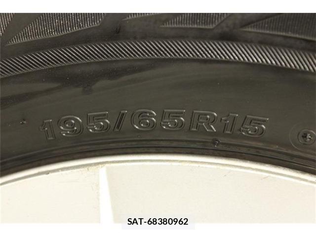 Toyota PRIUS 2019-10 7359361-27