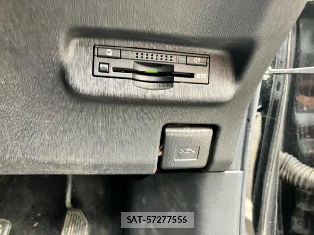 Toyota PRIUS 2012-07 7359401-17