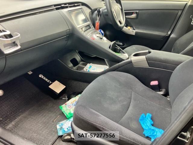 Toyota PRIUS 2012-07 7359401-19