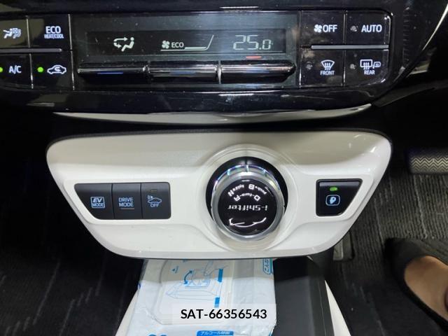 Toyota PRIUS 2016-02 7359377-14