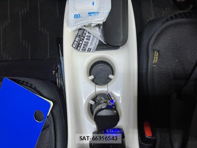 Toyota PRIUS 2016-02 7359377-15