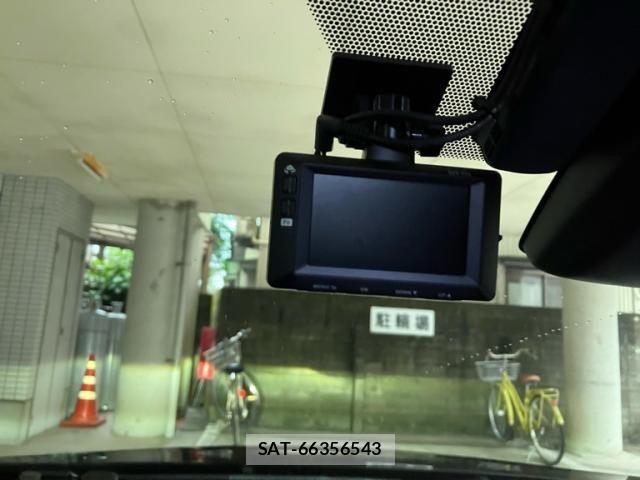 Toyota PRIUS 2016-02 7359377-19