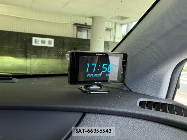 Toyota PRIUS 2016-02 7359377-20