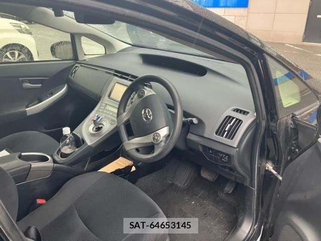 Toyota PRIUS 2014-07 7359402-19