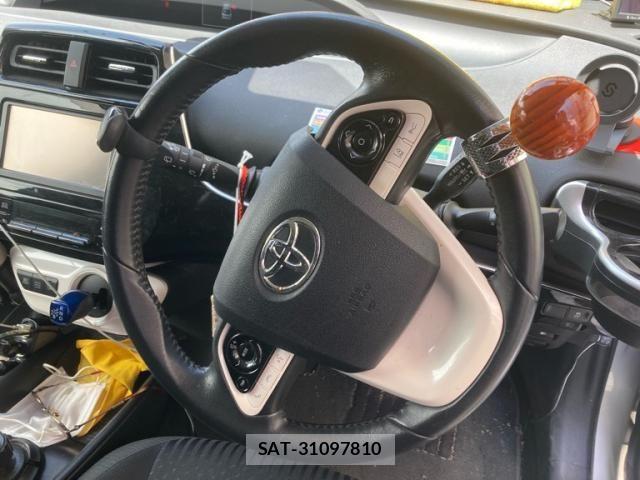 Toyota PRIUS 2016-03 7359376-13