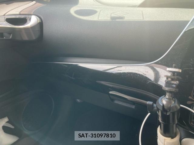 Toyota PRIUS 2016-03 7359376-24