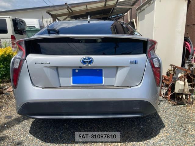 Toyota PRIUS 2016-03 7359376-3