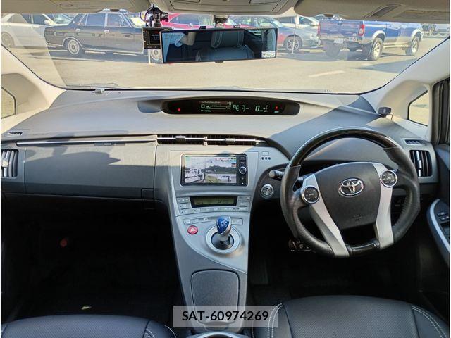 Toyota PRIUS 2012-03 7359381-10