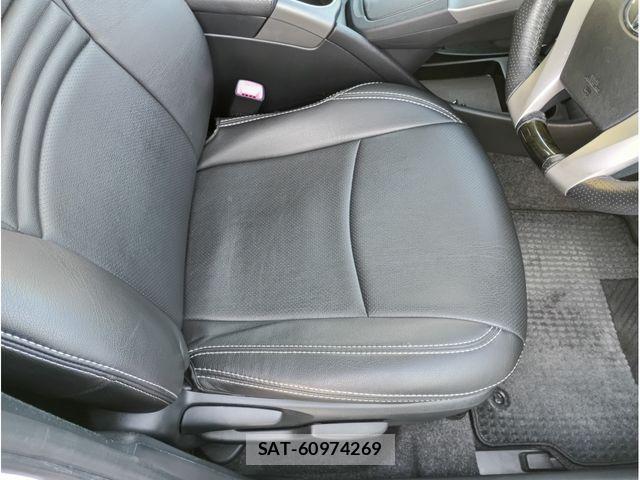 Toyota PRIUS 2012-03 7359381-12