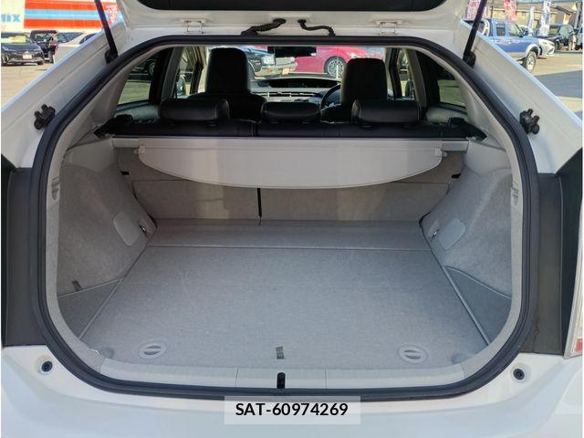 Toyota PRIUS 2012-03 7359381-15