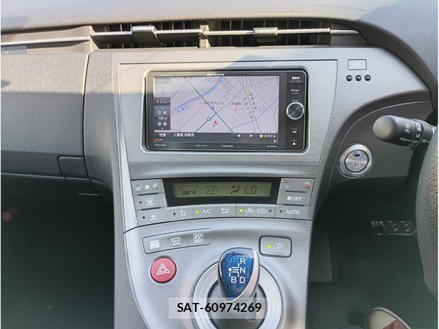 Toyota PRIUS 2012-03 7359381-16