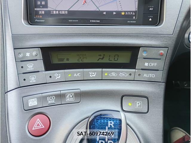 Toyota PRIUS 2012-03 7359381-18