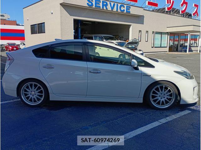 Toyota PRIUS 2012-03 7359381-7