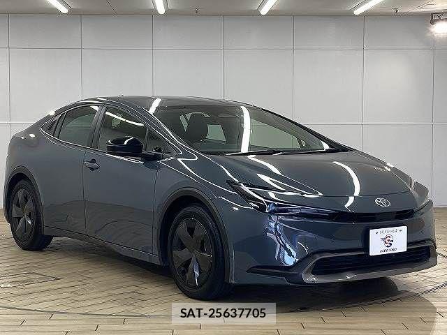 Toyota PRIUS 2023-04 7359330-14