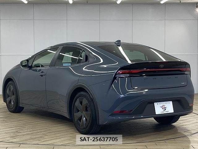 Toyota PRIUS 2023-04 7359330-15