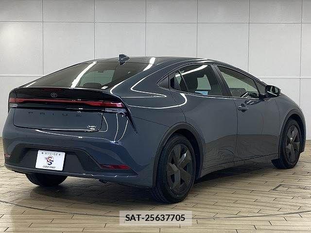 Toyota PRIUS 2023-04 7359330-16