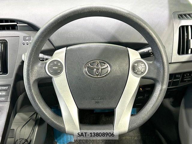 Toyota PRIUS 2011-12 7359379-10