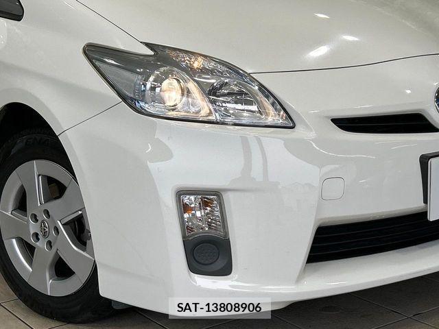 Toyota PRIUS 2011-12 7359379-11