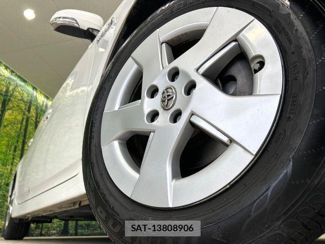 Toyota PRIUS 2011-12 7359379-12