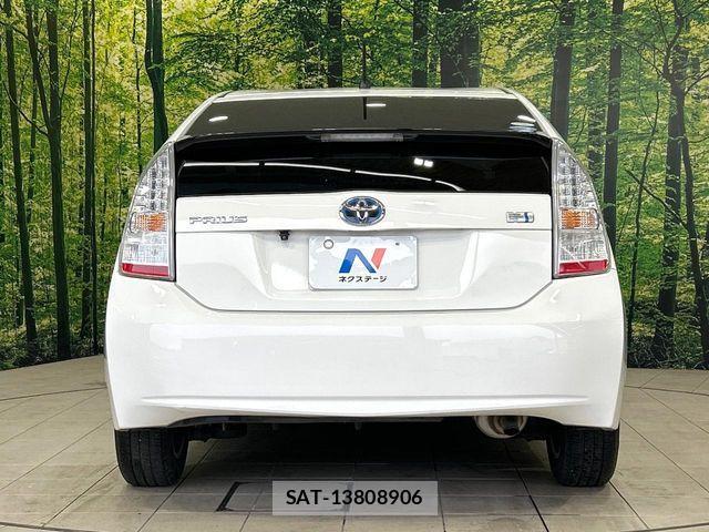 Toyota PRIUS 2011-12 7359379-14