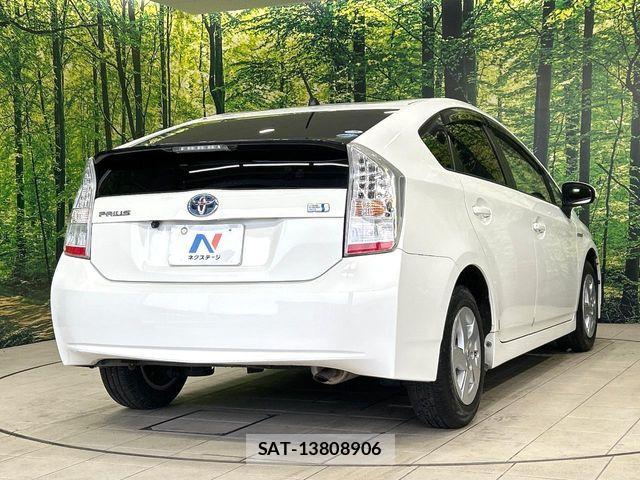 Toyota PRIUS 2011-12 7359379-16