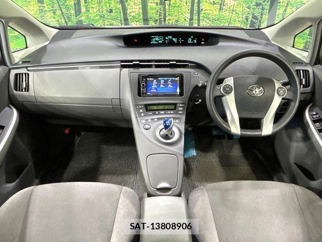 Toyota PRIUS 2011-12 7359379-1