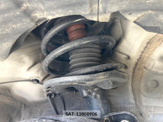 Toyota PRIUS 2011-12 7359379-19