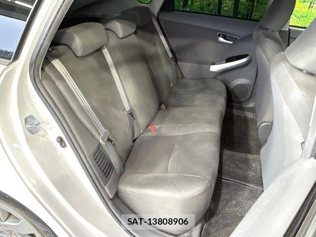 Toyota PRIUS 2011-12 7359379-8