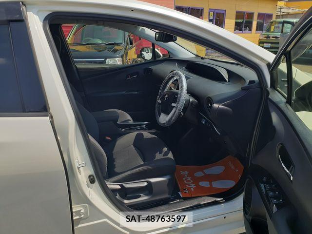Toyota PRIUS 2018-03 7359337-1