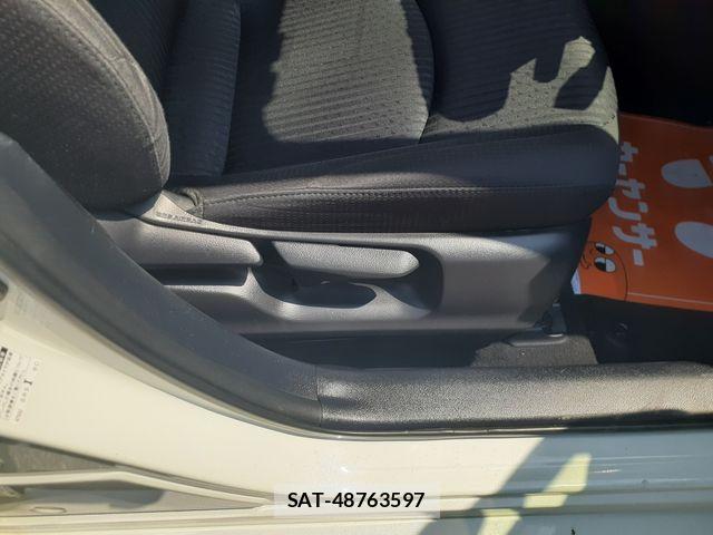 Toyota PRIUS 2018-03 7359337-26