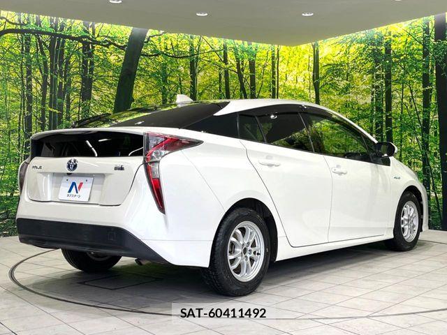 Toyota PRIUS 2016-06 7359370-16