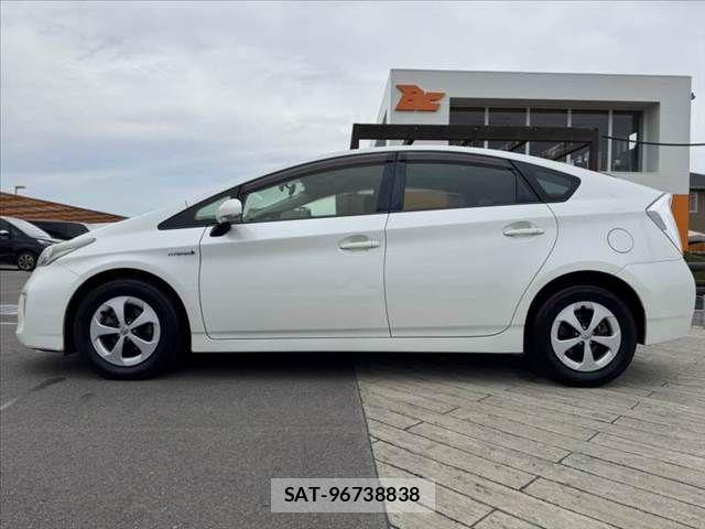 Toyota PRIUS 2012-08 7359385-10