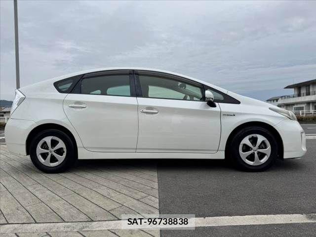 Toyota PRIUS 2012-08 7359385-11