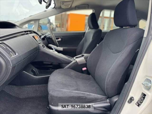 Toyota PRIUS 2012-08 7359385-16