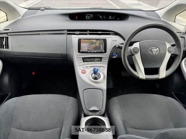 Toyota PRIUS 2012-08 7359385-1