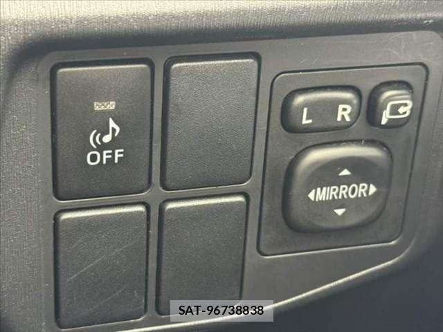 Toyota PRIUS 2012-08 7359385-23