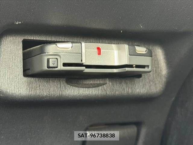 Toyota PRIUS 2012-08 7359385-26