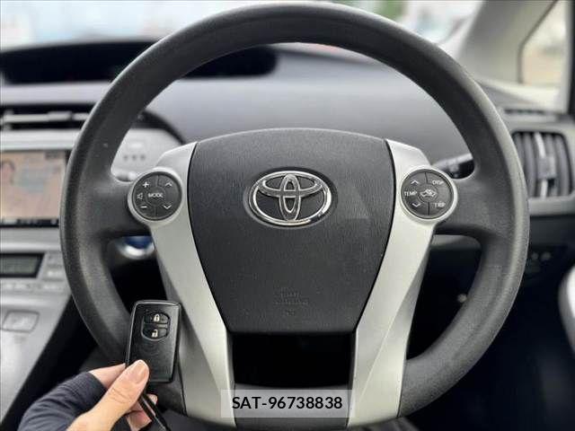 Toyota PRIUS 2012-08 7359385-5