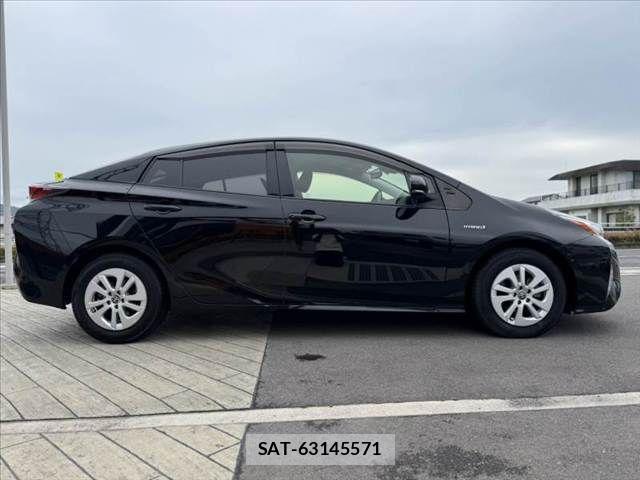 Toyota PRIUS 2018-06 7359358-11