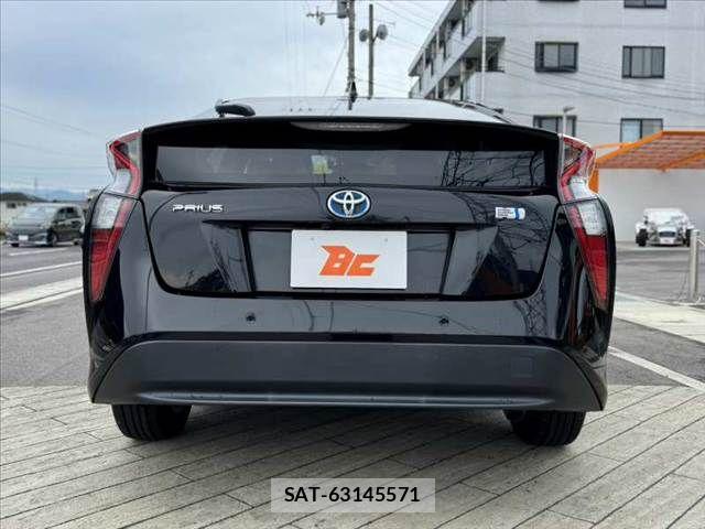 Toyota PRIUS 2018-06 7359358-13