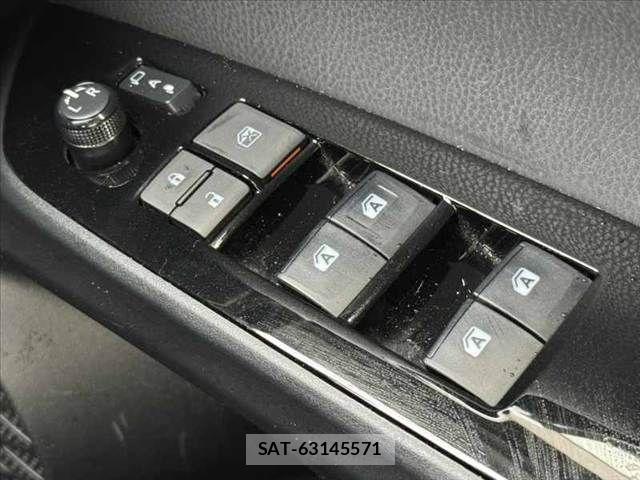 Toyota PRIUS 2018-06 7359358-25