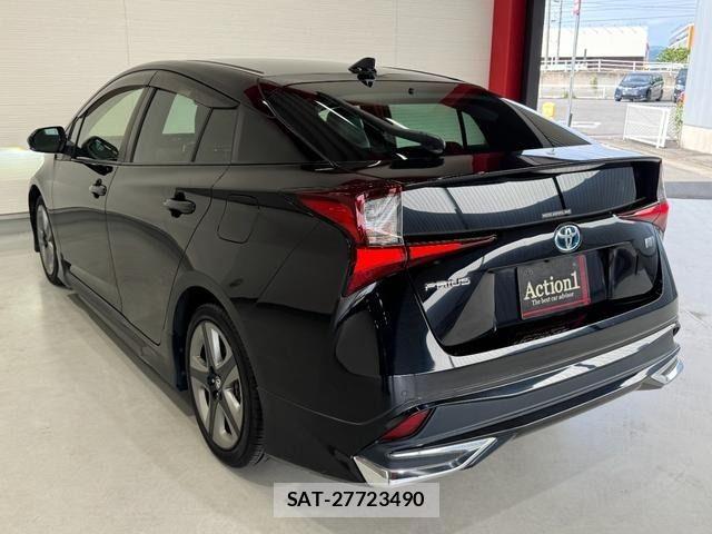Toyota PRIUS 2021-05 7359339-3