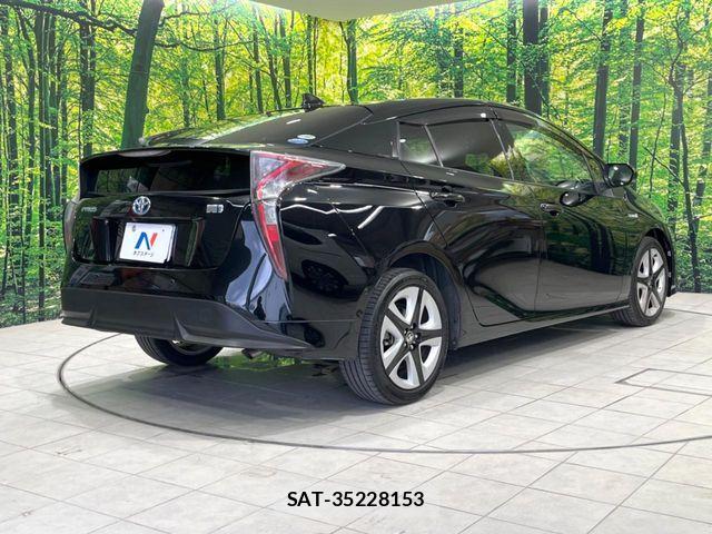 Toyota PRIUS 2016-06 7359351-16