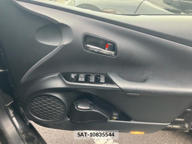 Toyota PRIUS 2019-02 7359362-14