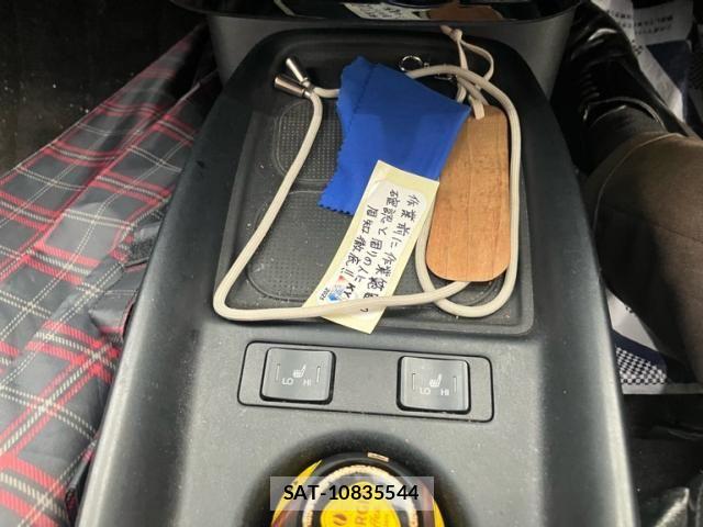 Toyota PRIUS 2019-02 7359362-24