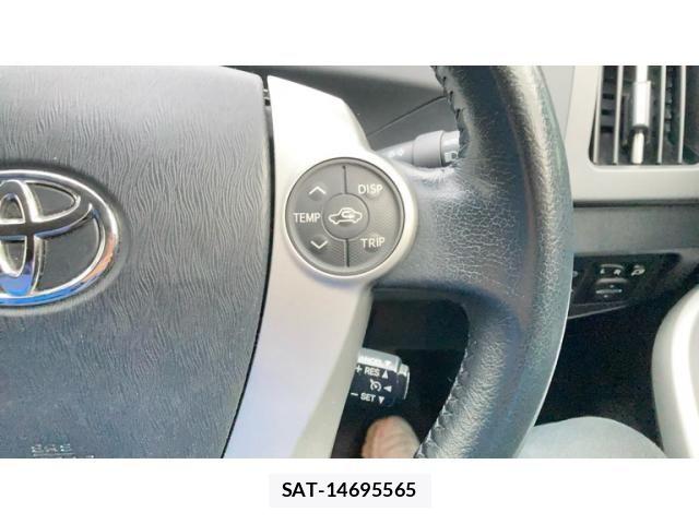 Toyota PRIUS 2013-06 7359365-9