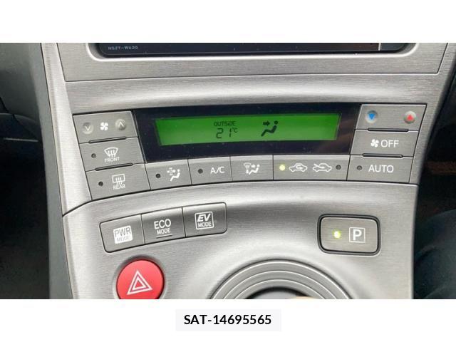 Toyota PRIUS 2013-06 7359365-12