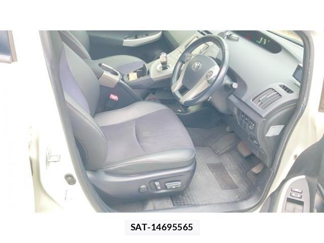Toyota PRIUS 2013-06 7359365-14